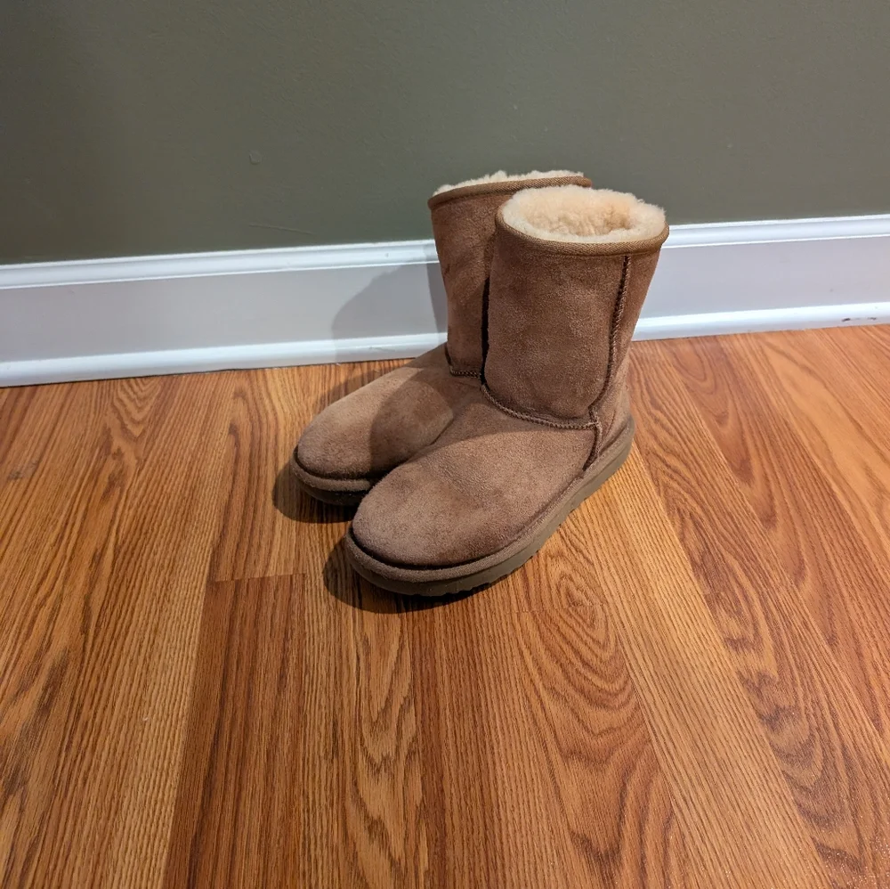 UGG Classic Short II